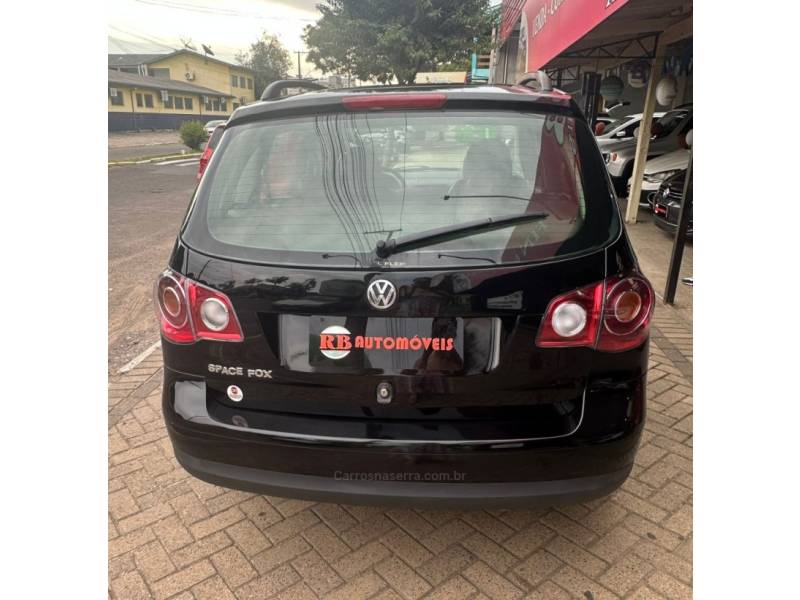 VOLKSWAGEN - SPACEFOX - 2008/2008 - Preta - R$ 35.900,00