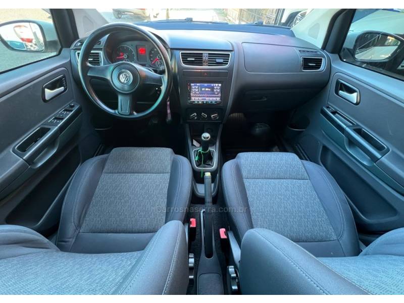 VOLKSWAGEN - FOX - 2013/2013 - Branca - R$ 37.900,00