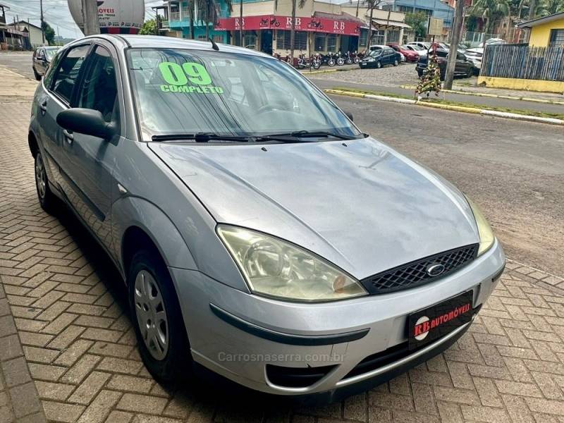 FORD - FOCUS - 2009/2009 - Prata - R$ 27.900,00