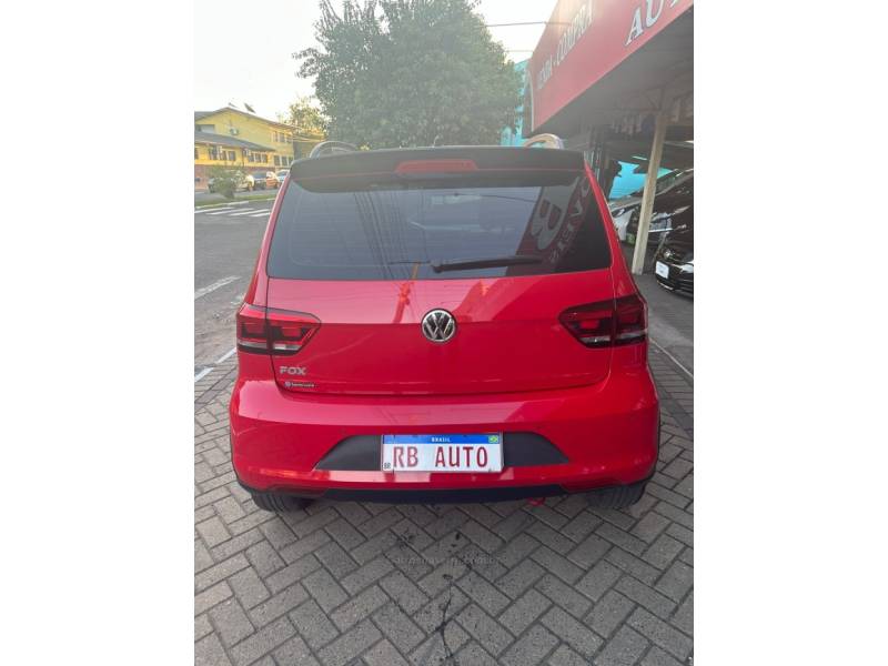 VOLKSWAGEN - FOX - 2016/2017 - Vermelha - R$ 58.900,00