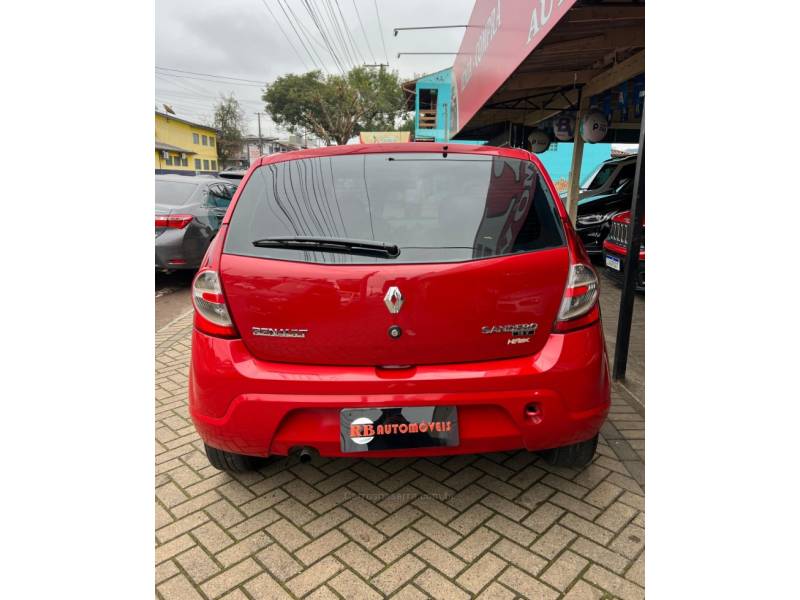 RENAULT - SANDERO - 2009/2010 - Vermelha - R$ 23.900,00