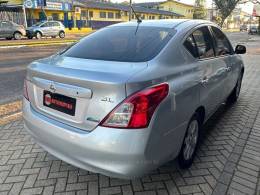 NISSAN - VERSA - 2013/2013 - Prata - R$ 45.900,00
