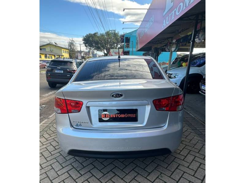 KIA MOTORS - CERATO - 2011/2011 - Prata - R$ 44.900,00